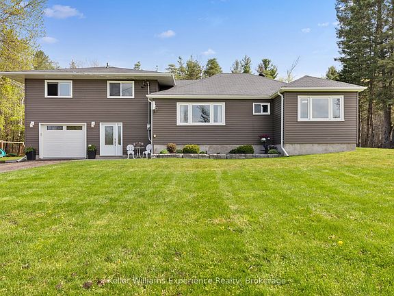 3rd image of 5525 Penetanguishene Rd