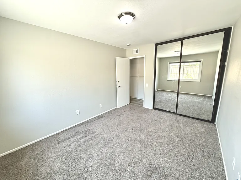 2382 Carlsbad Cir — Photo 19
