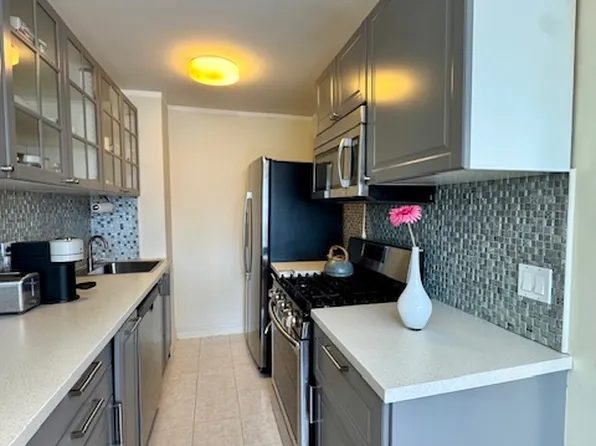 2650 Ocean Parkway image 1 of 16