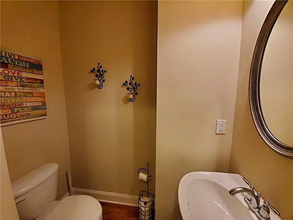 5th image of 7630 Willoughby Ct