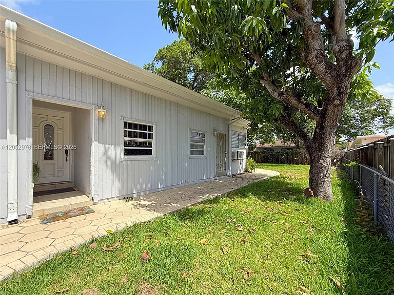 3123 SW 25th Ter #FRONT — Photo 23