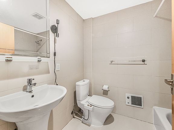 5th image of 78 Ridge St APT 2A