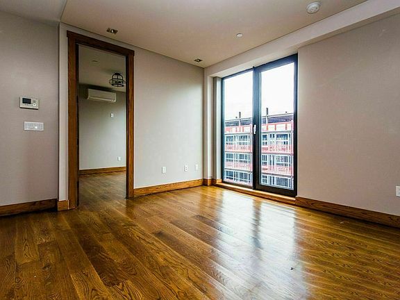 3rd image of 865 Willoughby Ave #5C5
