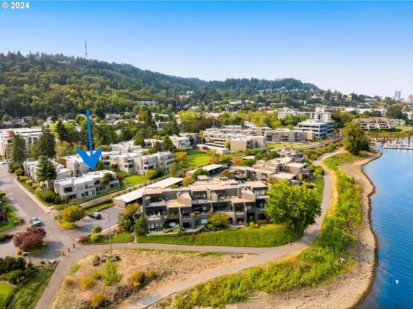 5858 S Riveridge Ln APT 28, Portland, OR 97239