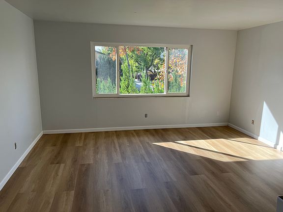 3rd image of 3029 Emerson St #3029