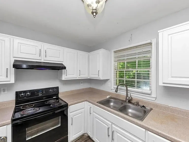 Forest Villa Dr NW — Photo 3
