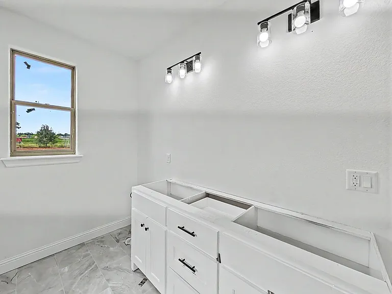 7767 Scenic Valley Ave — Photo 12