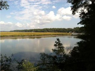 8706 Peters Point Rd, Edisto Island, SC 29438