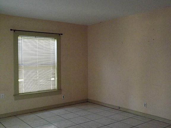 3rd image of 1537 4th Ave N