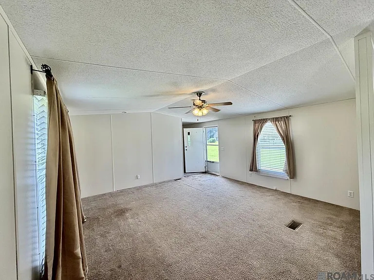 44126 Loop Rd — Photo 4