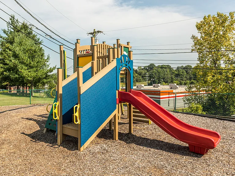 Cumberland Manor — Photo 18