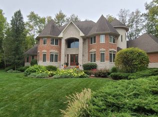 2 Fox Tail Ct, Riverwoods, IL 60015