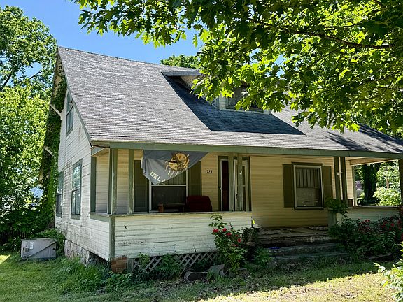 2nd image of 723 S Spring St