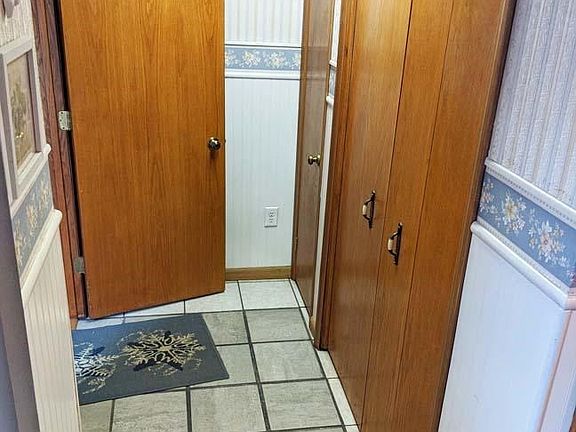 4th image of 11256 192nd Ave