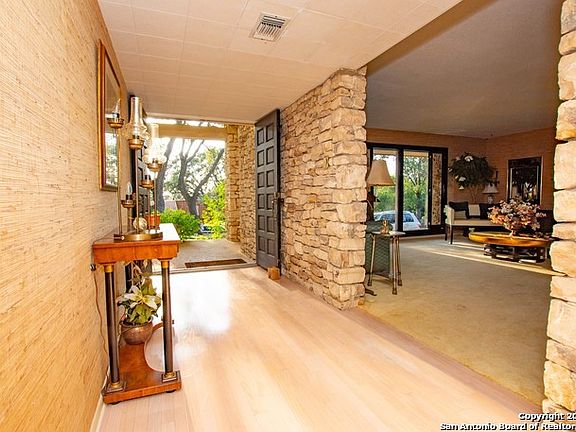 5th image of 3919 Crestridge Dr