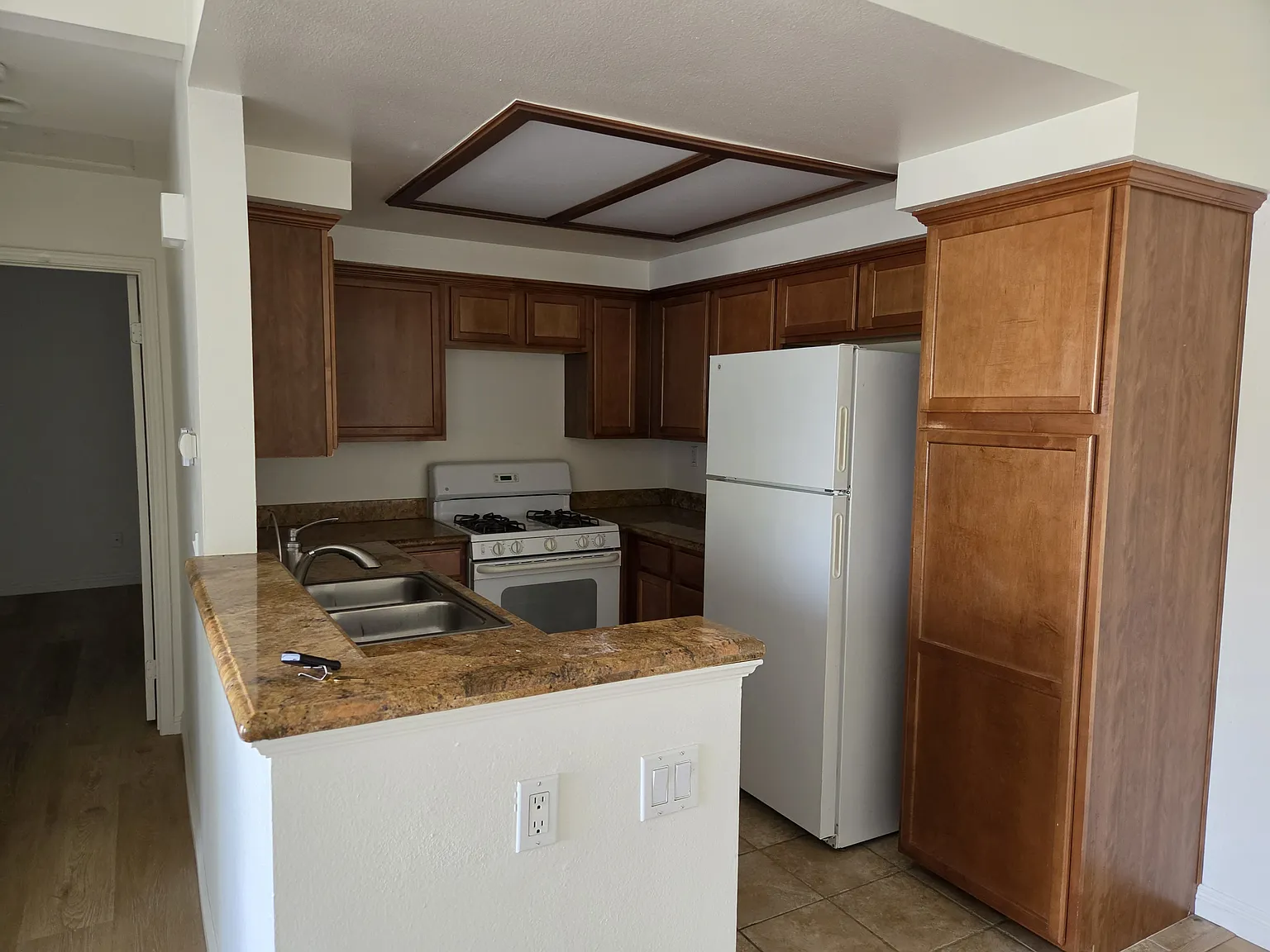 2 bed, 1068 sqft, $2,300 — Photo 2