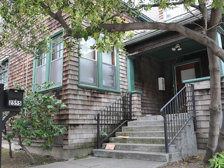 2549-2555 Benvenue Ave — Photo 6