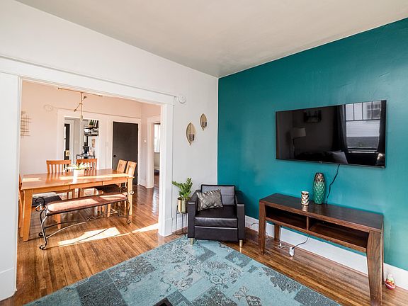 2nd image of 407 Oakridge Blvd