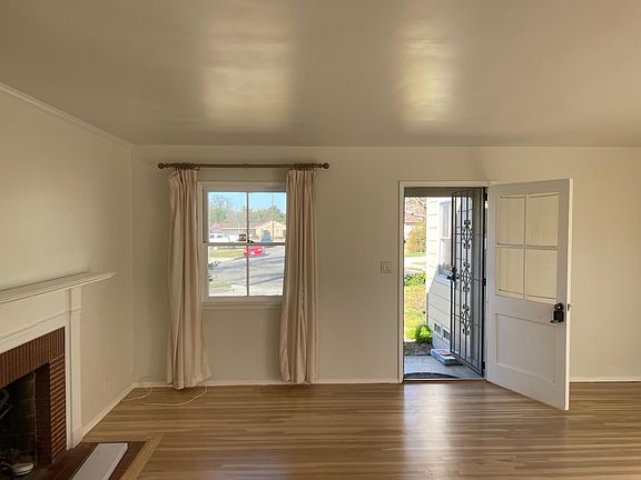 4th image of 14227 Russell St