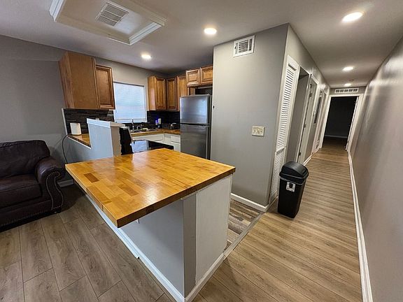 2nd image of 326 S 11th St #326