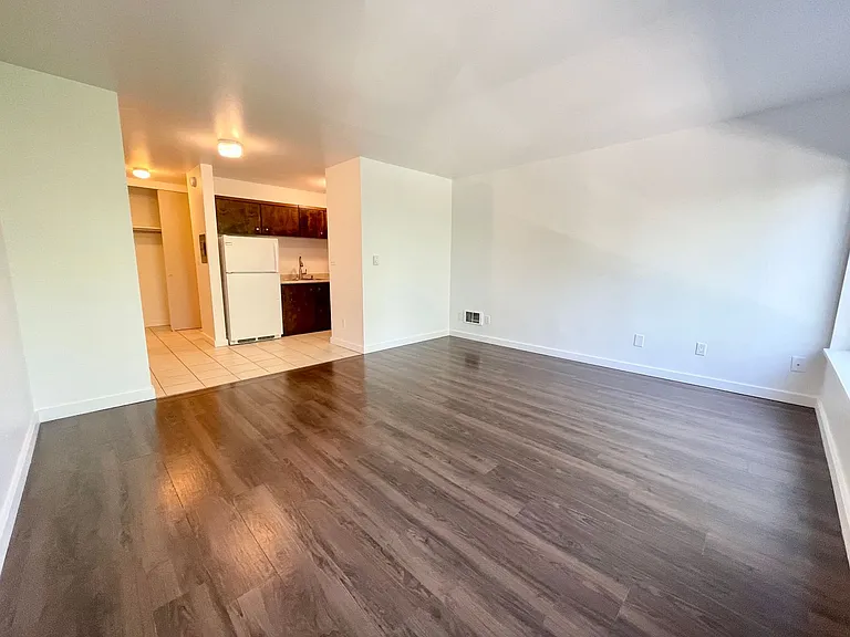 Bayview Apartments — Photo 18