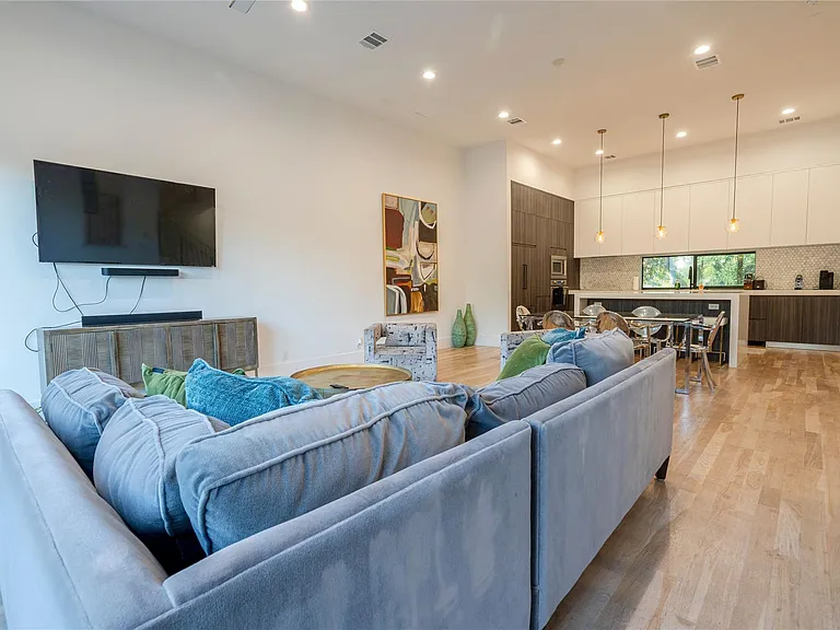 709 Memorial Heights Dr — Photo 9