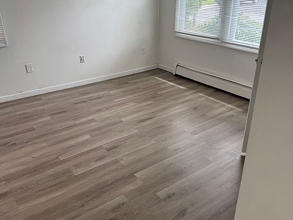 4th image of 402 Carlisa Dr