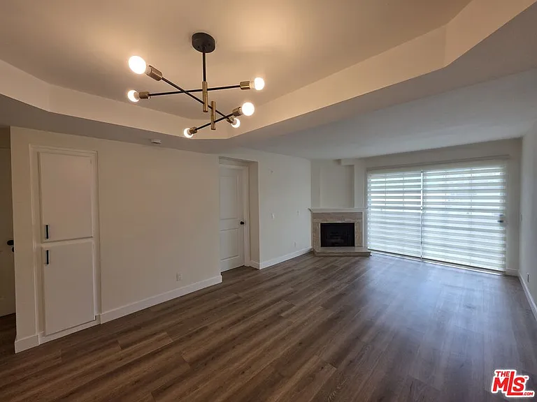 535 W 4th St #110 — Photo 40
