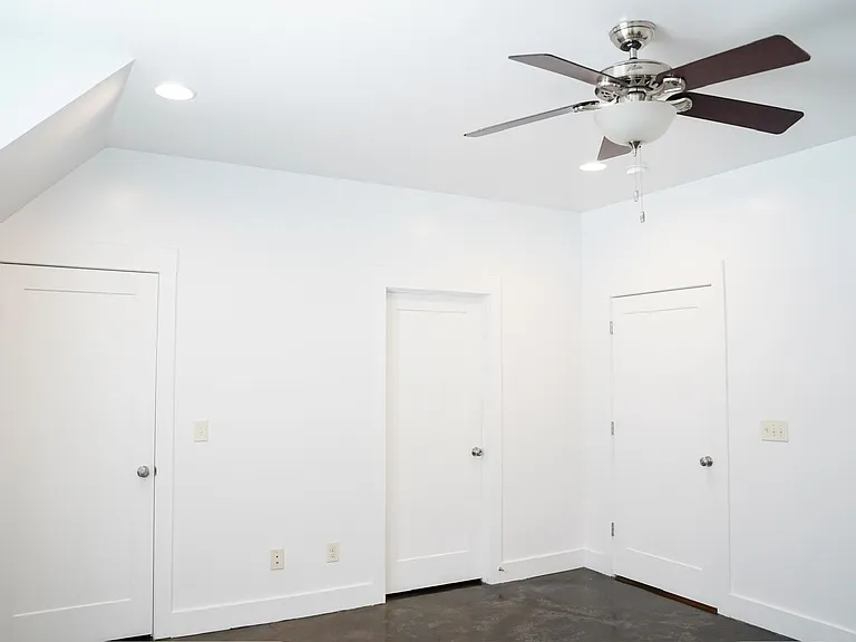 Beverly Townhomes — Photo 22