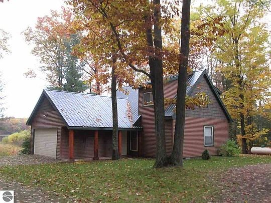 1st image of 2123 White Pine Dr NE