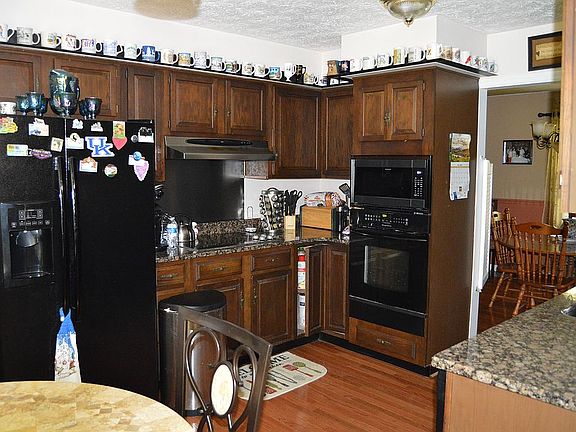 3rd image of 130 Opal Dr