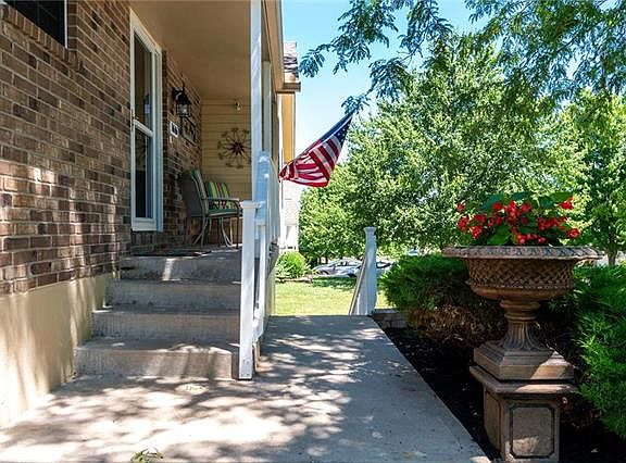 5th image of 1616 NE Stonewood Dr