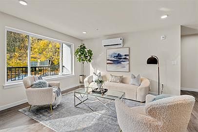 3rd image of 12625 NE Woodinville Dr #103