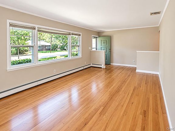 3rd image of 74 N Howells Point Road