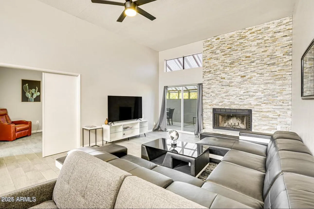 2 bed, 2.0 bath, 1398 sqft, $2,500 — Photo 2