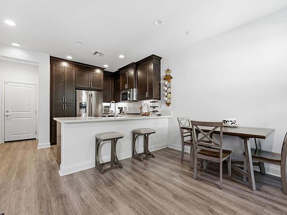 4th image of 2117 Solara Ln
