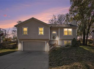 1707 NE 196th St, Smithville, MO 64089