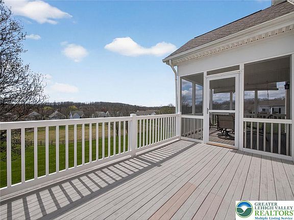 4th image of 19 Glenmoor Cir