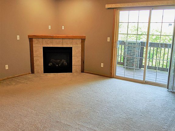 5th image of 90 Circle Dr APT 11