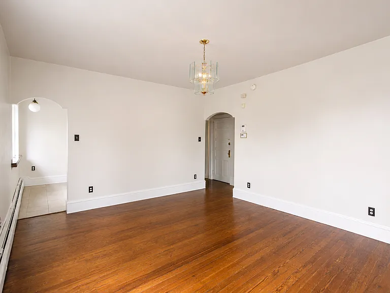 119 E Johnson St — Photo 4