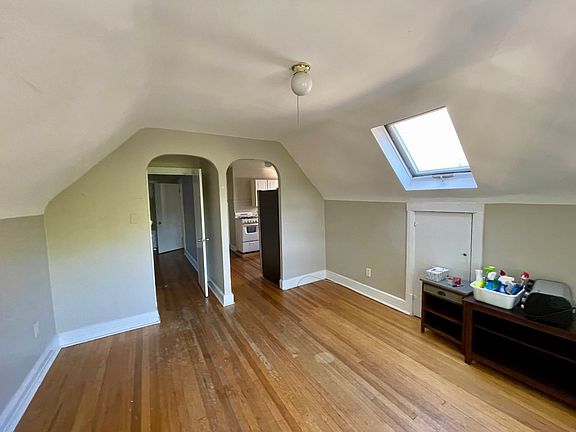 4th image of 1322 W Melrose St APT 3