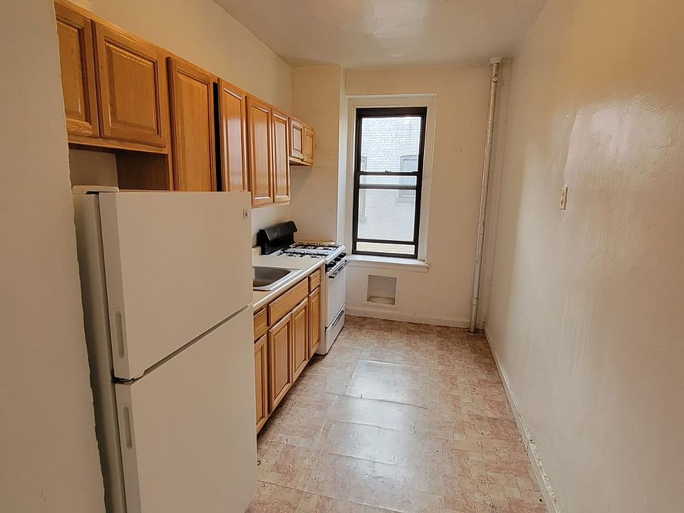 2nd image of 681 Ocean Ave APT F8