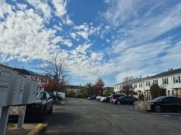 3rd image of 10 Begonia Ct