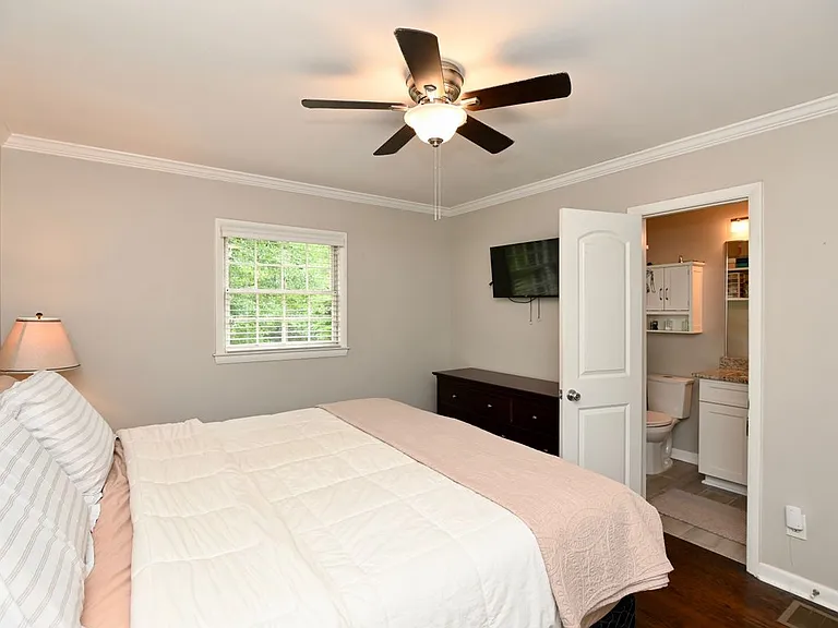 2260 Pinecliff Dr NE — Photo 9