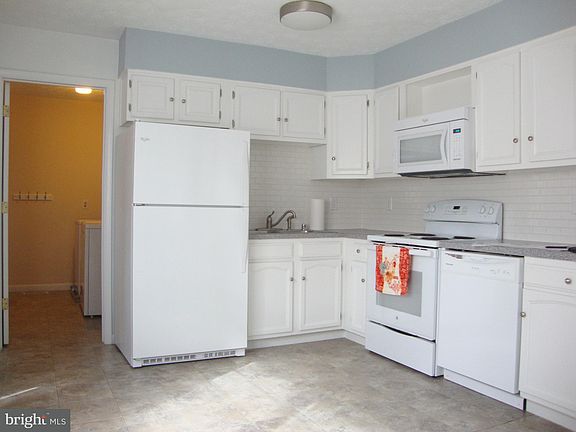 4th image of 23 Montague Cir