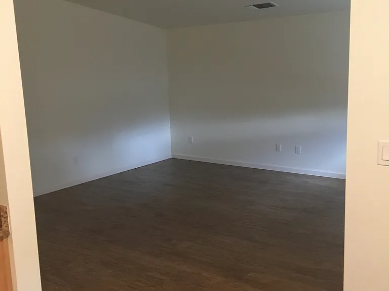1817 Pomona Dr — Photo 2