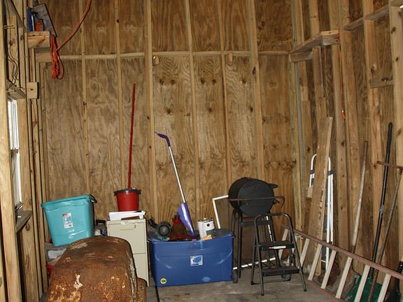 3rd image of 162 Iris Ln