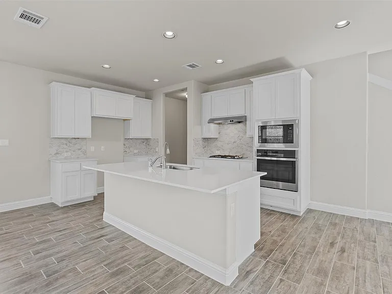 205 Riverhill Cv — Photo 11