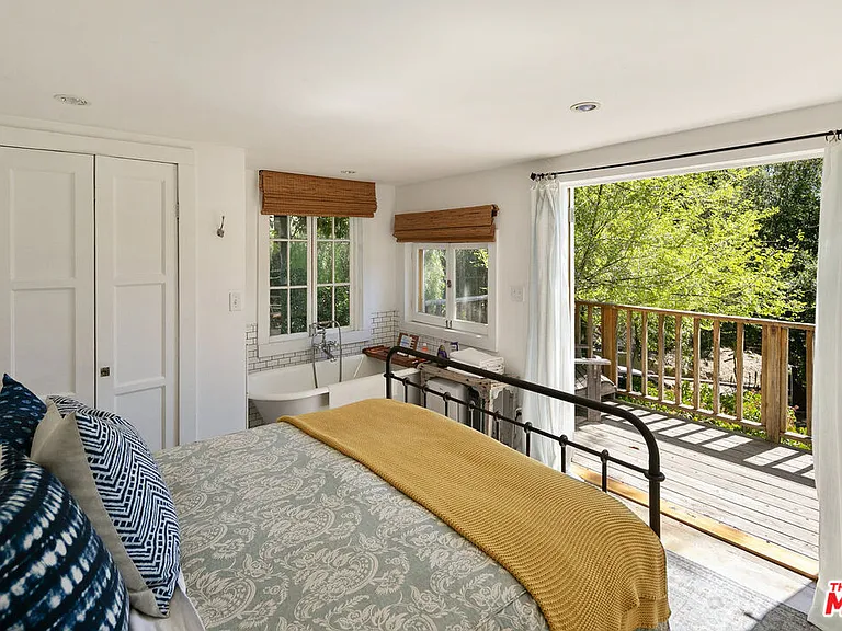 913A Fernwood Pacific Dr — Photo 21