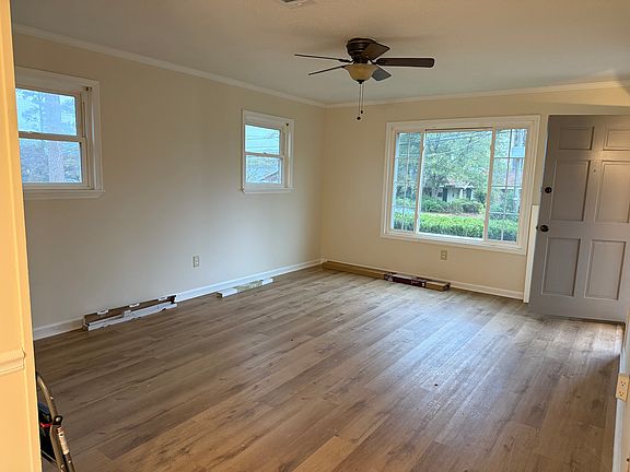 Nice open family room that connects to the eat in kitchen. New blinds throughout.